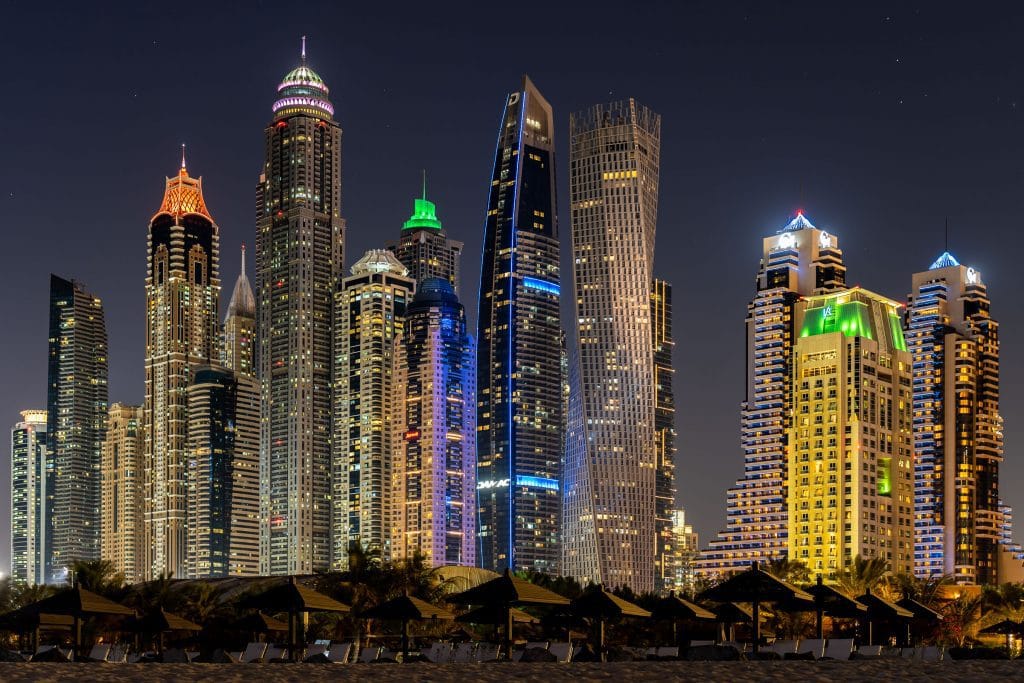 Dubai – Wolkenkrabbers van Dubai Marina bij nacht
