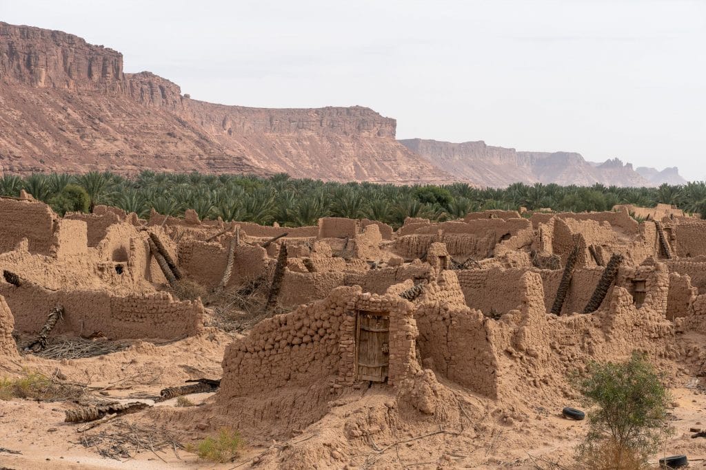 Indrukwekkende zandsteenformaties in de vallei van Al-Ula in de Al-Madinah-regio, Saoedi-Arabië, nabij de Nabatese ruïnes van Hegra. Februari 2020.