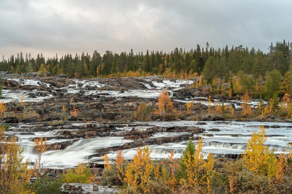Berglandschap bij Marsfjäll in Västerbottens län, Zweden, een afgelegen bergmassief in de ongerepte wildernis van Zweeds Lapland. September 2019.