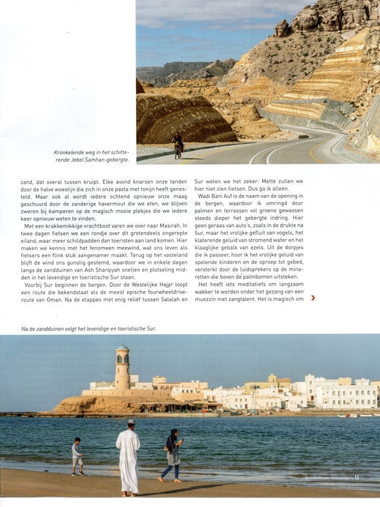 Pagina 5 van De Wereldfietser: fietser op kronkelende bergweg door Jebel Samhan in Oman met gelaagde rotsformaties langs de weg