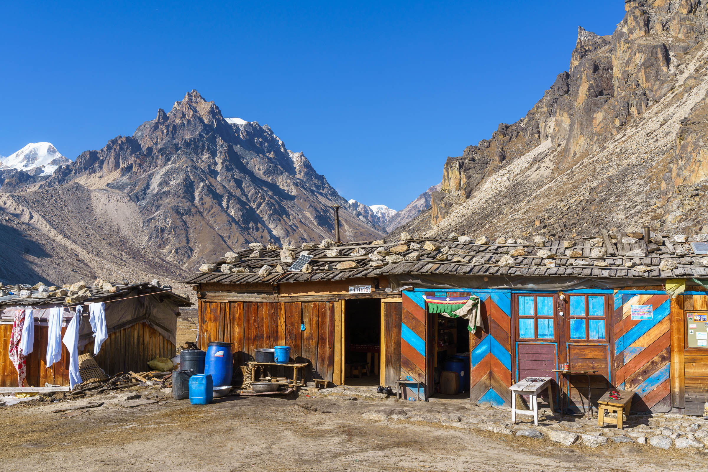 Teahouse Lhonak aan de Kanchenjunga Base Camp Trek