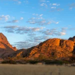 De granietrotsen van Spitzkoppe in het avondlicht