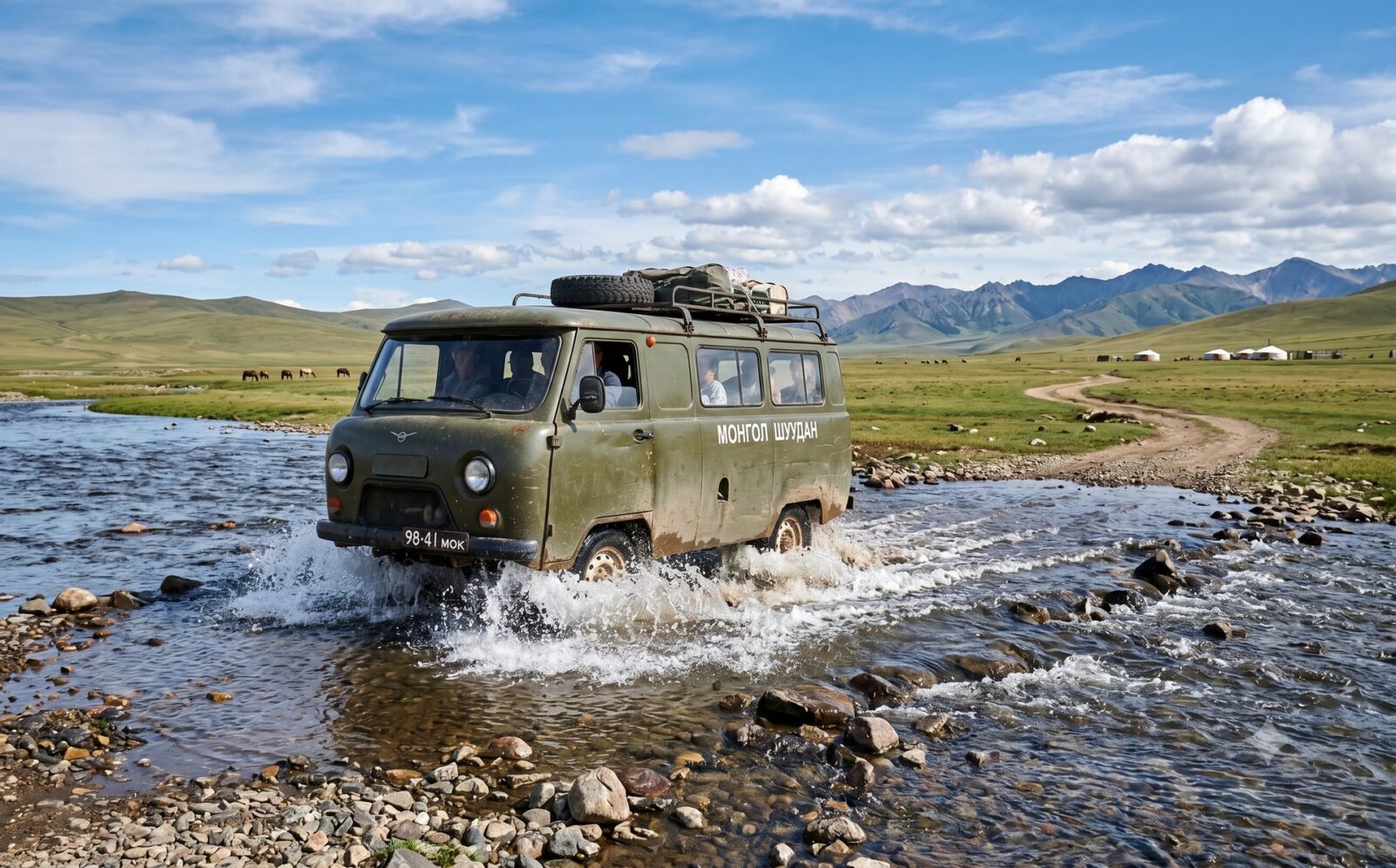 Sovjet-UAZ-minibus doorwaadt een rivier op de Mongoolse steppe