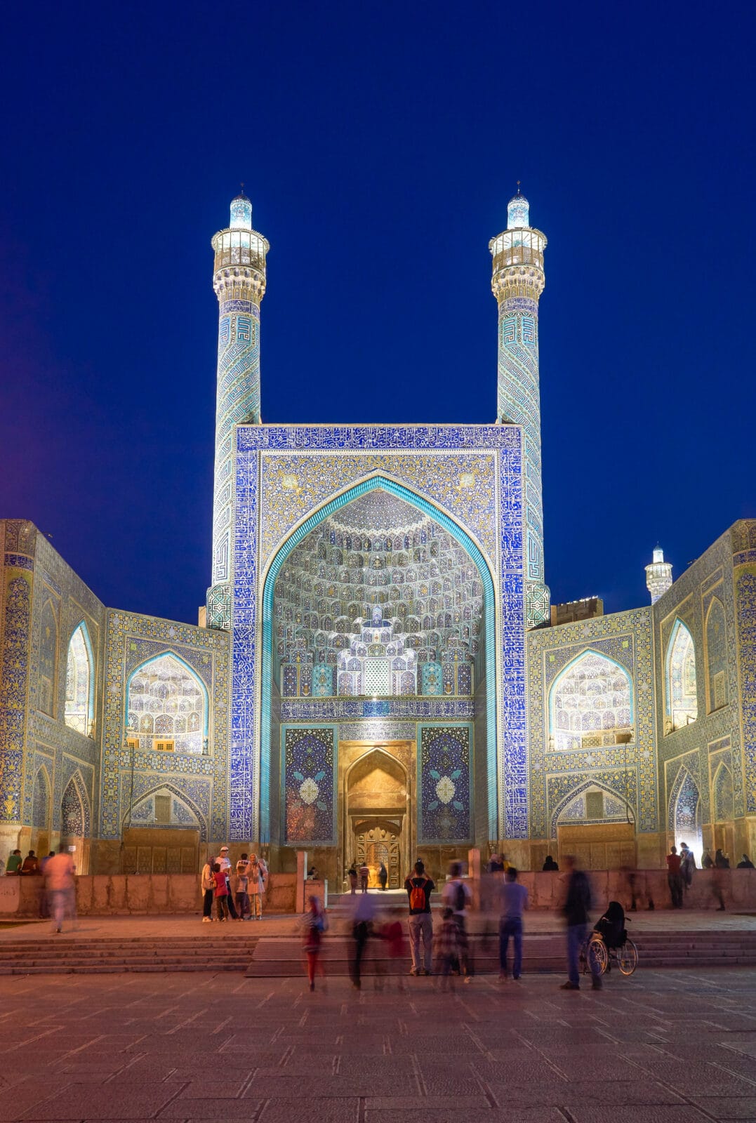 De Sjahmoskee van Isfahan verlicht in de schemering