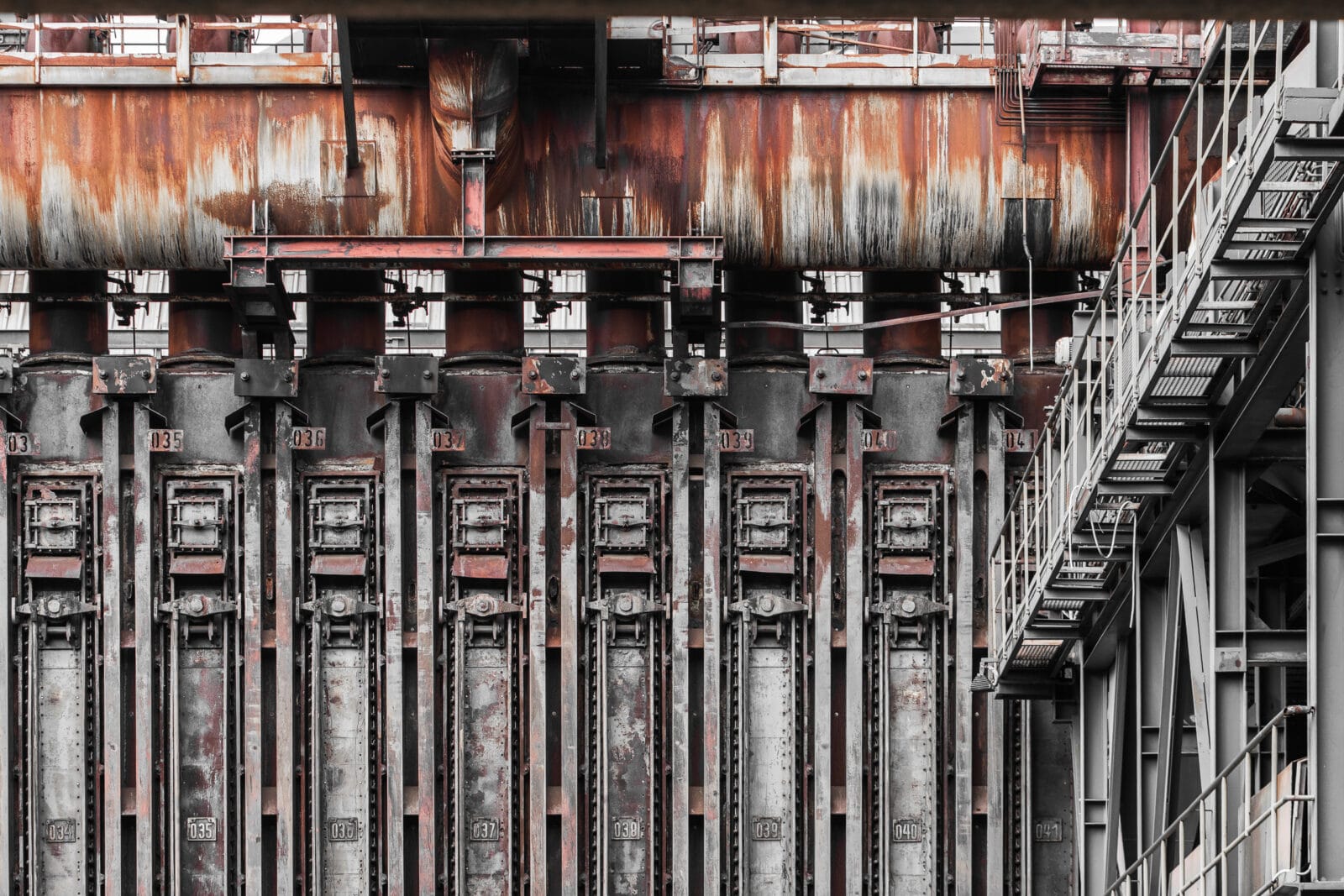 Roest op oude machines bij de cokesfabriek van Zollverein, Essen