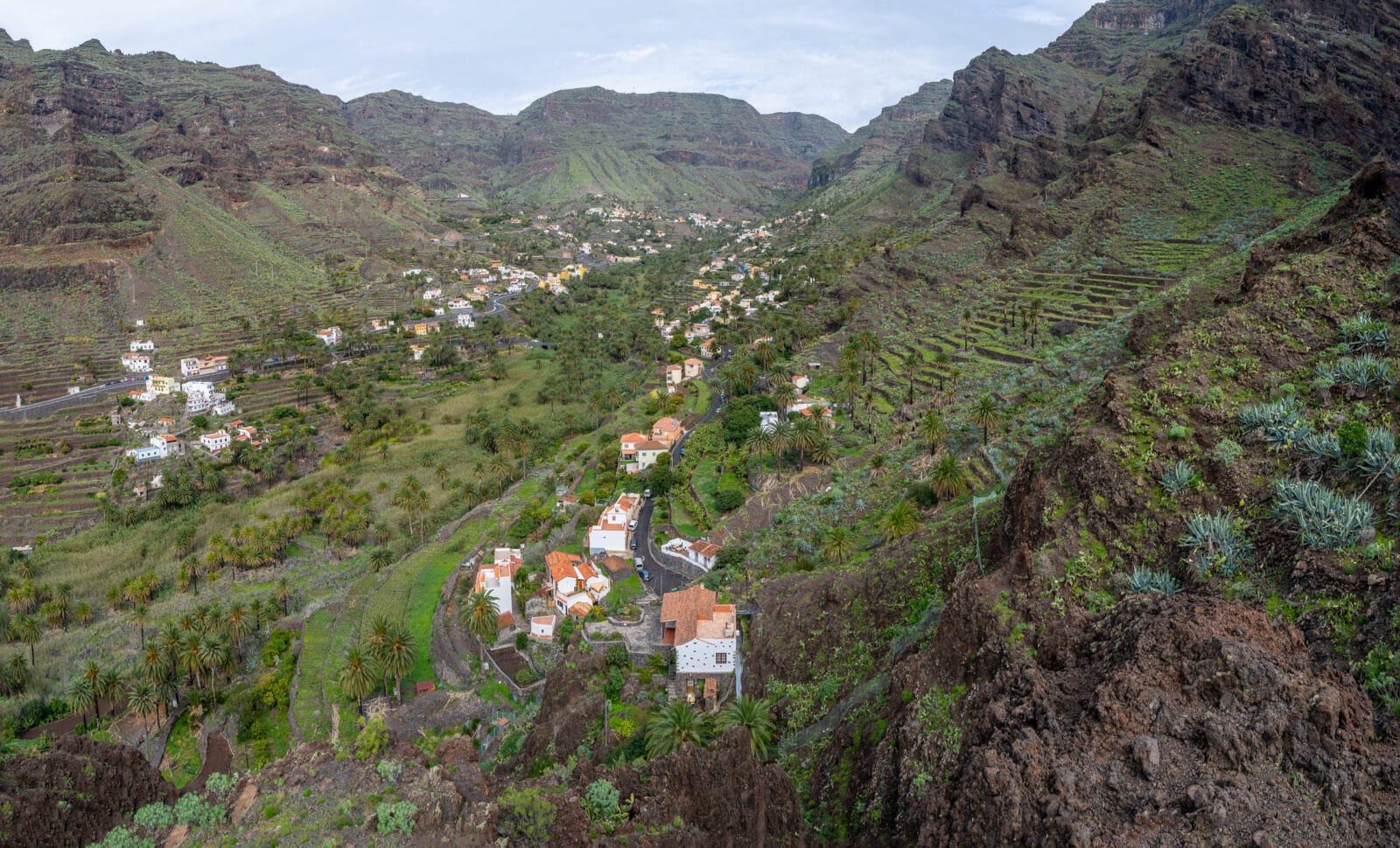 Terrassen en dorpen in het dal van Valle Gran Rey op La Gomera
