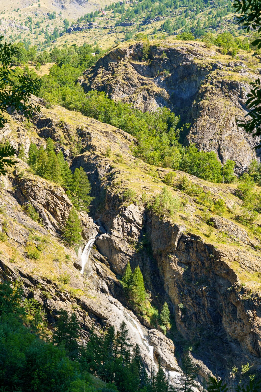 Waterval over de rotswand bij Freissinières