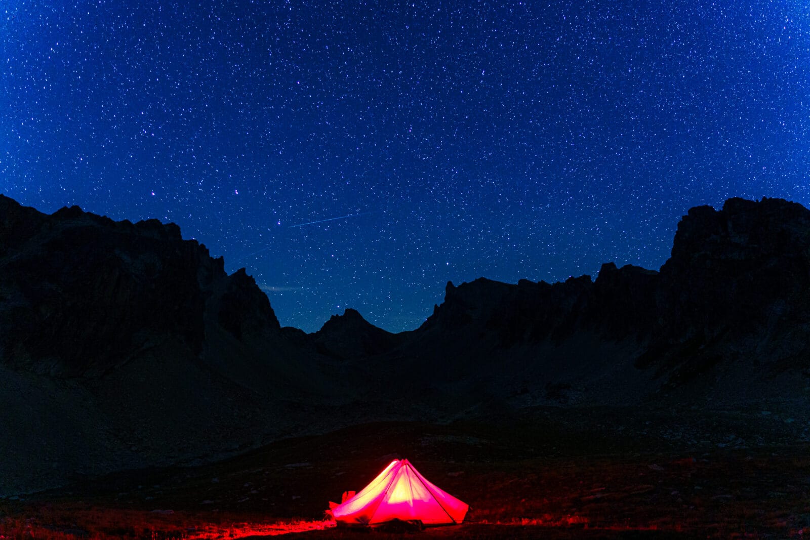 Tent onder een sterrenhemel bij Névache